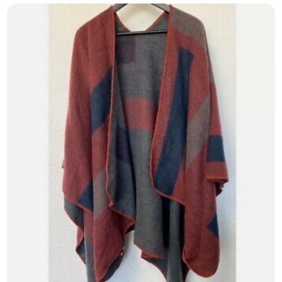 NEW BB Dakota Poncho one size Mulberry. - Picture 2 of 5